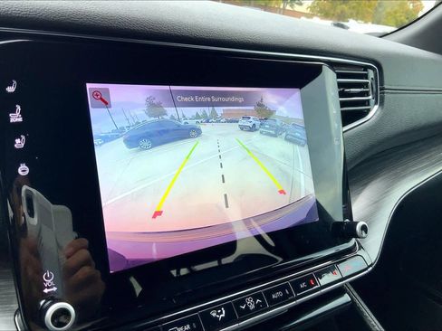 Used 2023 Jeep Wagoneer L Series III w/ Preferred Equipment Group image 26