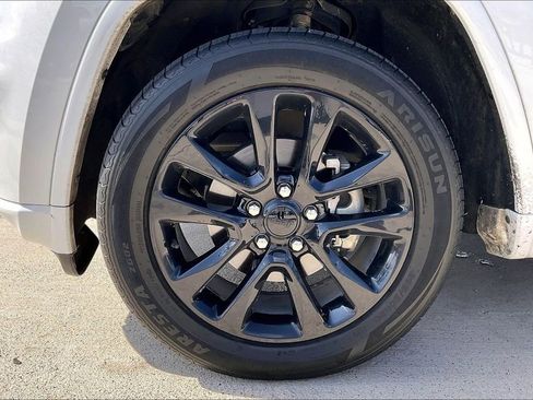 Used 2018 Jeep Grand Cherokee Altitude image 11