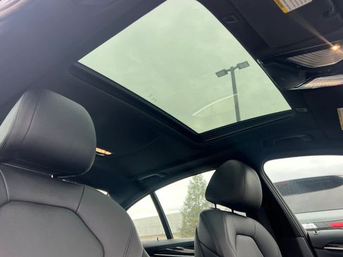 Used 2020 BMW 530e w/ Convenience Package image 17