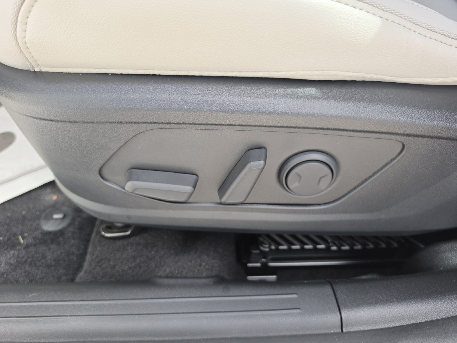 New 2026 Hyundai Tucson Limited FWD image 23