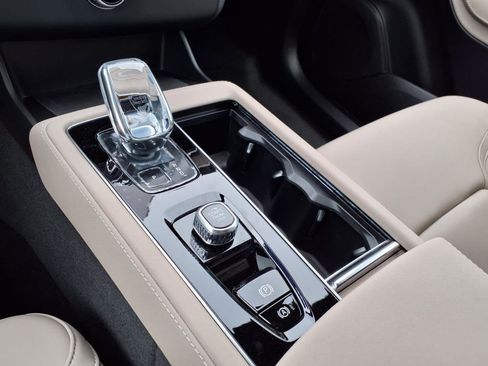 New 2026 Volvo XC90 B6 Plus w/ Protection Package Premier image 14