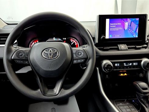 Used 2025 Toyota RAV4 XLE AWD/4WD image 27