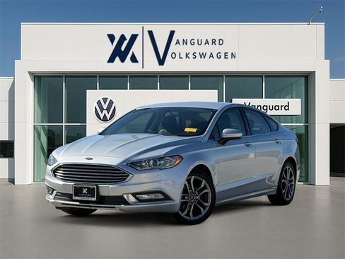 Used 2017 Ford Fusion SE w/ Equipment Group 201A image 1