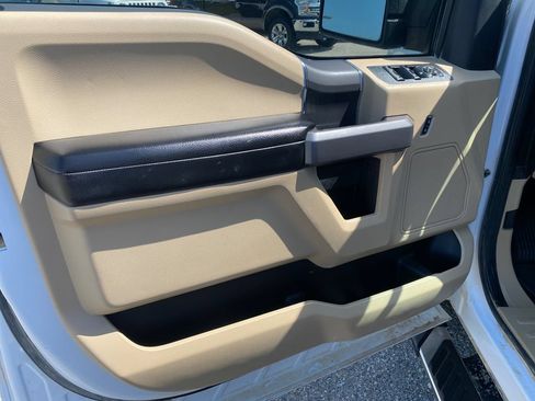 Used 2020 Ford F150 XLT w/ Equipment Group 302A Luxury AWD/4WD image 10