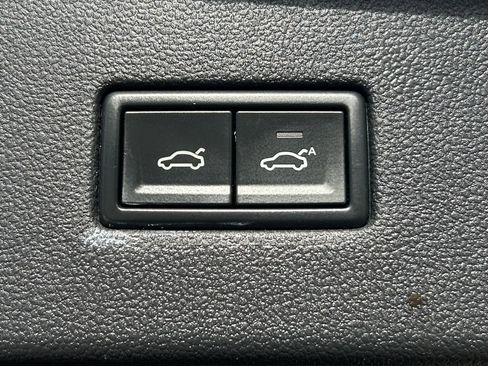 Used 2019 Volkswagen Tiguan SEL Premium R-Line w/ 3rd Row Seat Package image 24