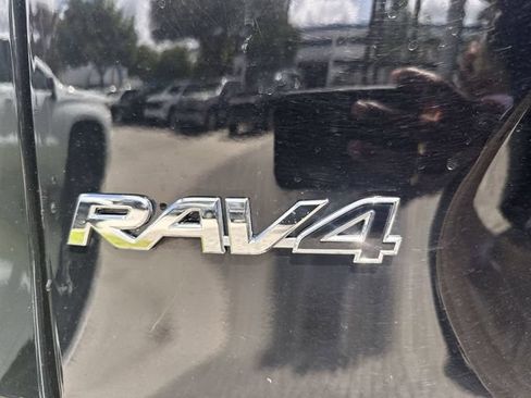 Used 2024 Toyota RAV4 XLE FWD image 40