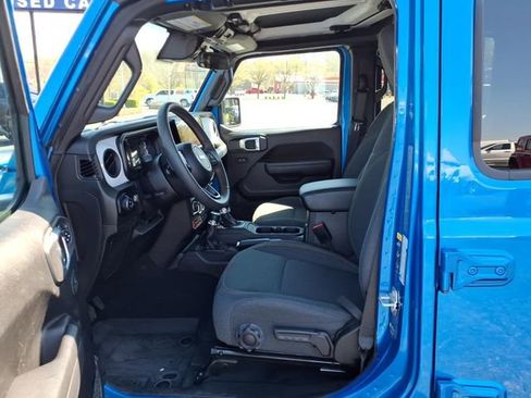 Used 2024 Jeep Gladiator Willys image 33