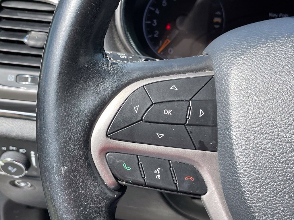 Used 2020 Jeep Grand Cherokee Limited AWD/4WD image 15