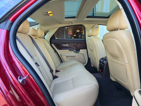 Used 2012 Jaguar XJ image 33