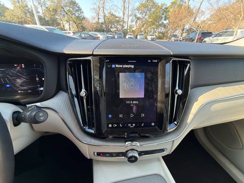 Certified 2023 Volvo XC60 B5 Plus image 33