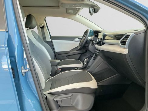 New 2025 Volkswagen Taos SE image 15