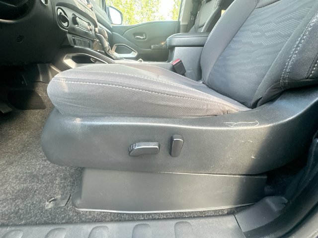 Used 2022 Nissan Frontier SV AWD/4WD image 16