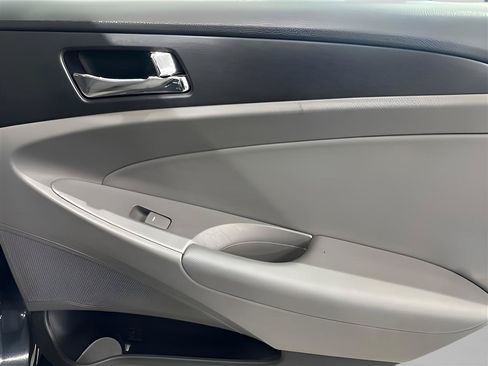 Used 2013 Hyundai Sonata SE w/ Navigation & Sunroof Pkg FWD image 19