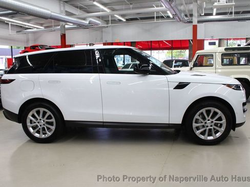 Used 2025 Land Rover Range Rover Sport SE AWD/4WD image 8