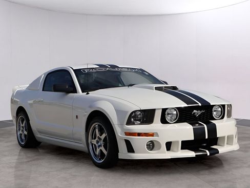 Used 2005 Ford Mustang GT RWD image 3