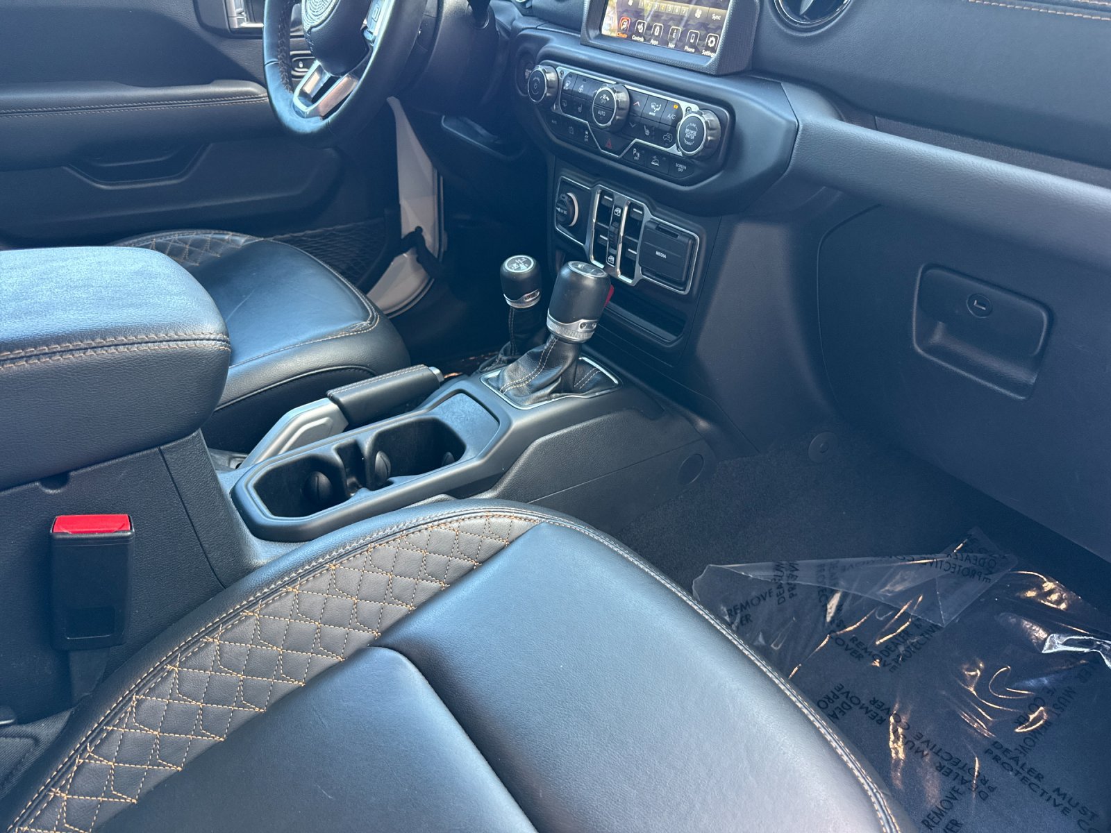 Used 2022 Jeep Wrangler Unlimited Sahara AWD/4WD image 18