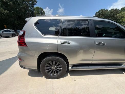Used 2022 Lexus GX 460 Luxury w/ Sport Design Package AWD/4WD image 11