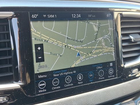 Used 2020 Chrysler Pacifica Touring-L Plus FWD image 18