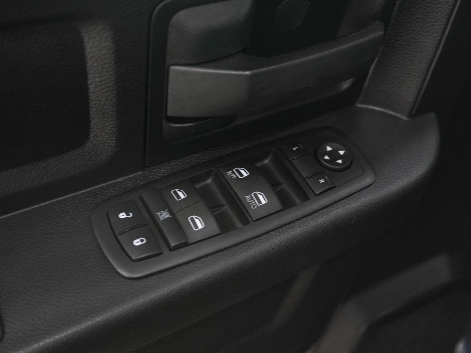 Used 2015 RAM 1500 Express AWD/4WD image 18
