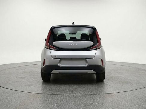 Used 2025 Kia Soul LX w/ LX Technology Package FWD image 7