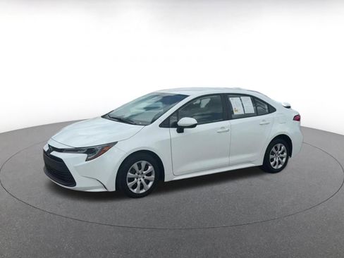 Used 2025 Toyota Corolla LE image 6