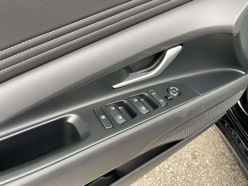 Used 2025 Hyundai Elantra Limited FWD image 15