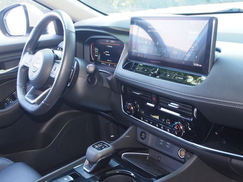Used 2024 Nissan Rogue SL FWD image 10