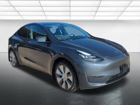 Used 2023 Tesla Model Y Performance image 1