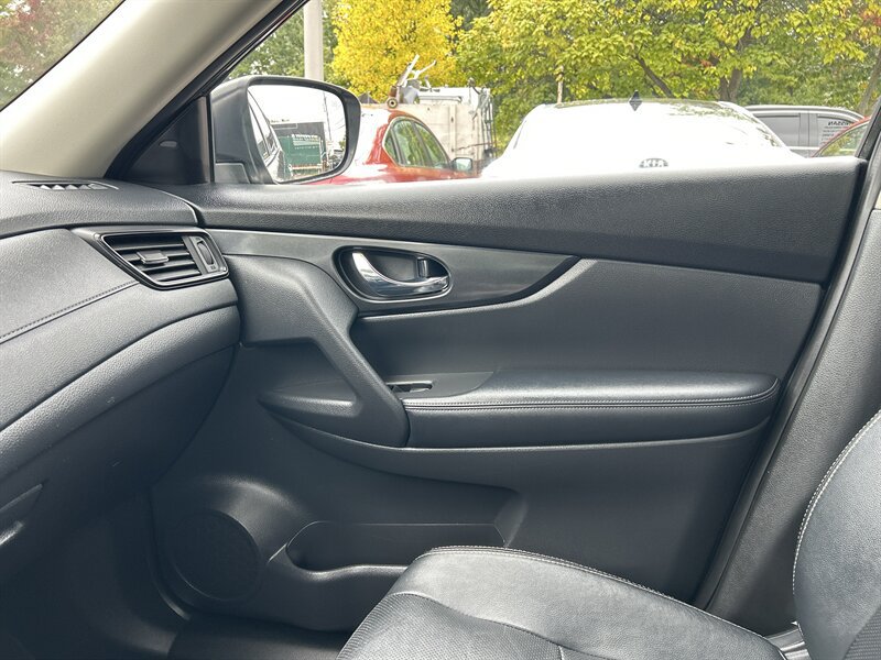 Used 2019 Nissan Rogue S w/ Special Edition Package AWD/4WD image 13