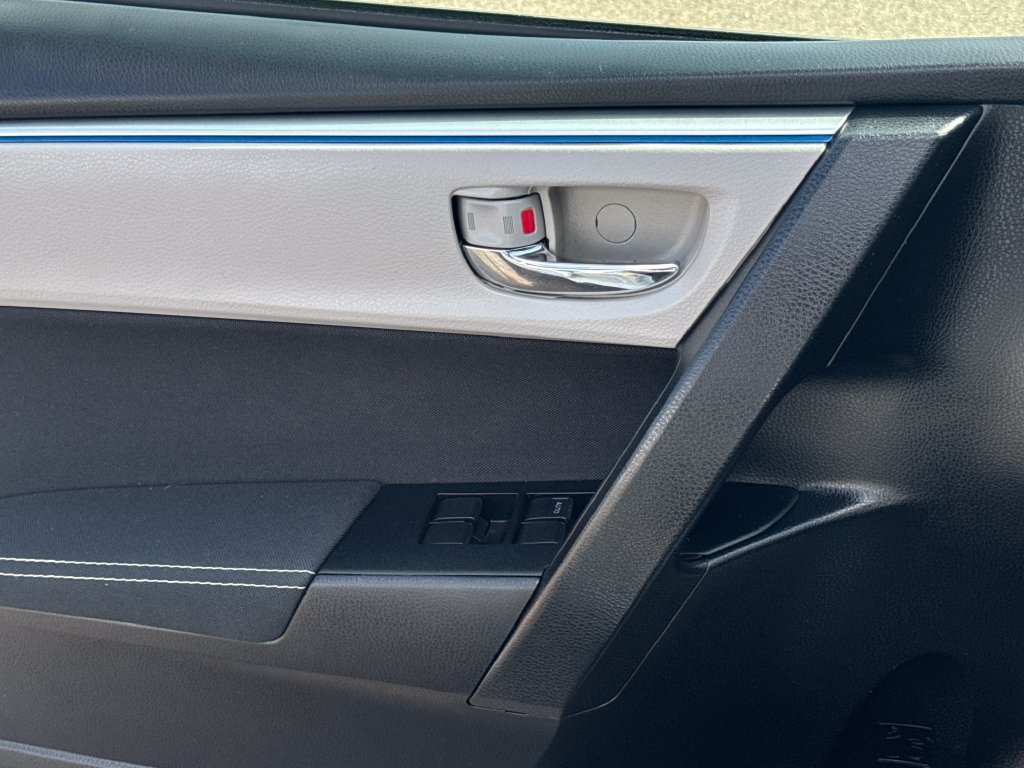 Used 2016 Toyota Corolla LE FWD image 33