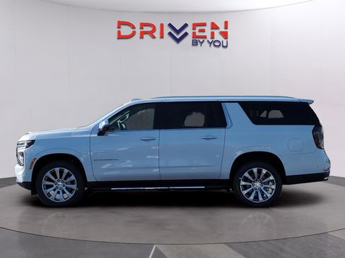 New 2026 Chevrolet Suburban Premier image 2