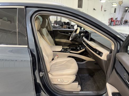 Used 2023 Lincoln Nautilus AWD w/ Premium Package image 13