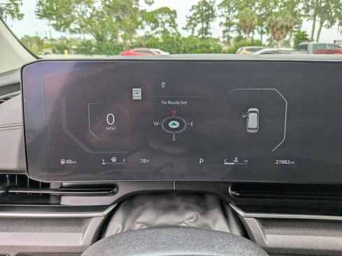 Certified 2025 Kia Carnival SX FWD image 36