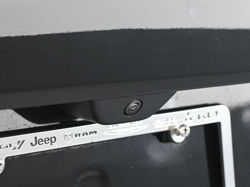 Used 2025 Jeep Grand Cherokee Laredo image 34