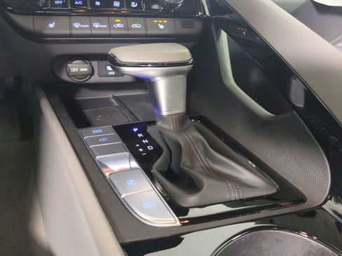 Certified 2025 Hyundai Elantra SEL FWD image 20