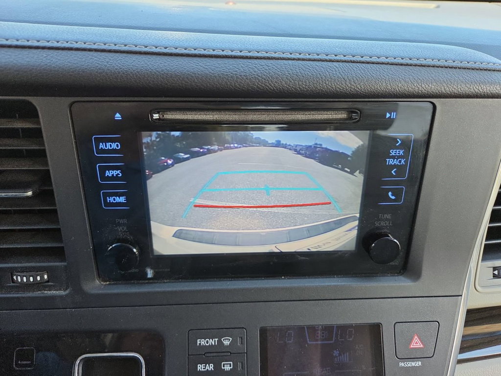 Used 2015 Toyota Sienna XLE FWD image 20