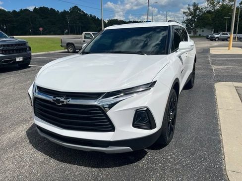 Used 2022 Chevrolet Blazer LT w/ Sound & Technology Package FWD image 6