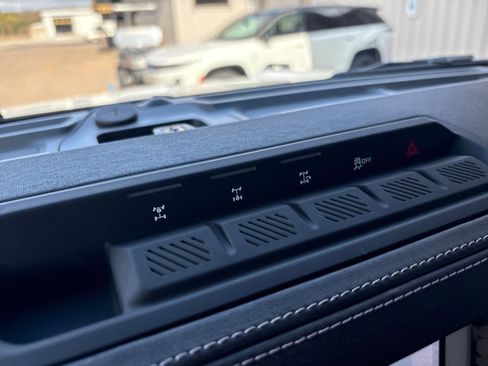 New 2025 Ford Bronco Outer Banks w/ Sasquatch Package image 19