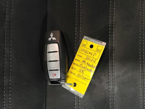 Used 2024 Mitsubishi Outlander SE AWD/4WD image 30