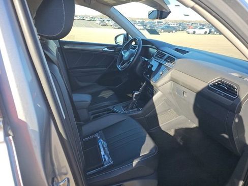 Used 2024 Volkswagen Tiguan SE image 27