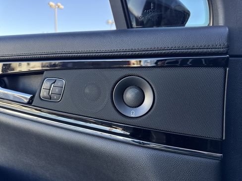 Used 2022 Lincoln Nautilus Reserve w/ Equipment Group 201A image 17