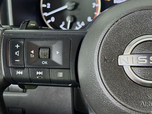 Used 2024 Nissan Rogue SV AWD/4WD image 13