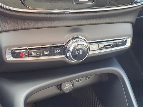 New 2026 Volvo XC40 B5 Plus w/ Protection Package Premier image 23