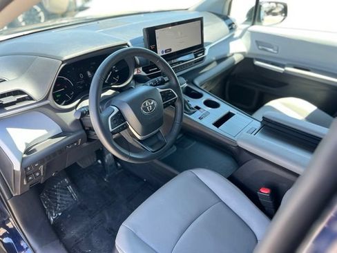 Certified 2026 Toyota Sienna XLE FWD image 14