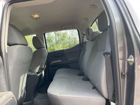 Used 2017 Toyota Tacoma SR5 w/ Tow Package image 31