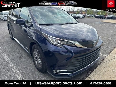 Used 2021 Toyota Sienna XLE FWD image 1