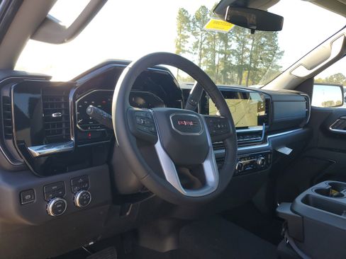 New 2025 GMC Sierra 1500 Elevation image 18