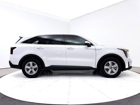 Certified 2024 Kia Sorento LX FWD image 39