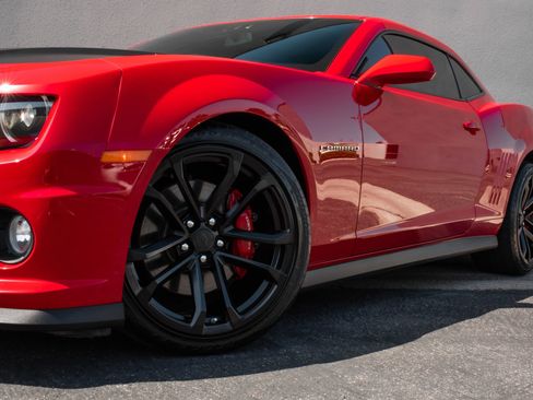 Used 2013 Chevrolet Camaro SS w/ SS Performance Package RWD image 28