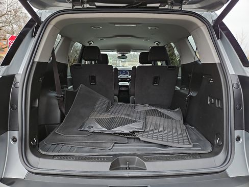 Used 2023 GMC Acadia SLE w/ Driver Convenience Package image 28